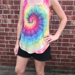 Rainbow Swirl Ice Dye Tank. Medium